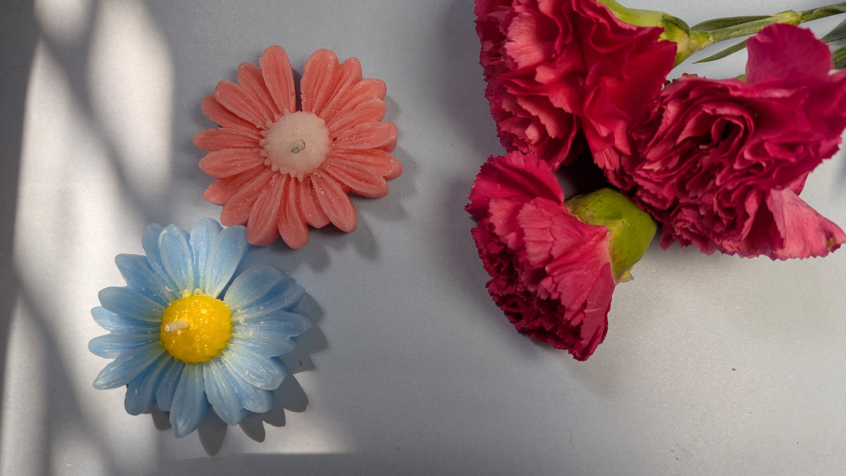 Floating Daisy Candle